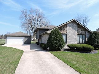 15037 Kilbourne Ave, Midlothian, IL 60445