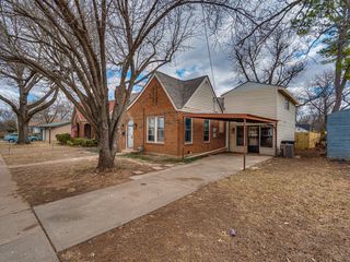 721 W  Chambers St, Cleburne, TX 76033