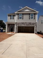 1447 Mammoth Rd, Hickory, NC 28602