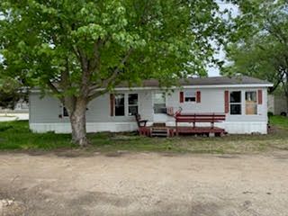 420 Commercial St, Central City, IA 52214