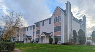 80 Heritage Ln, Hamburg, NJ 07419