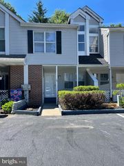 10 Brian Ct, New Castle, DE 19720