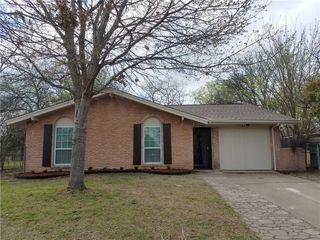 1921 Varsity Dr, Grand Prairie, TX 75051