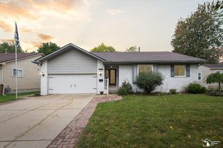 29468 Van Riper St, Flat Rock, MI 48134