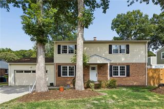 536 King Arthur Dr, Virginia Beach, VA 23464