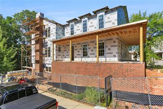 1070 Green St, Roswell, GA 30075