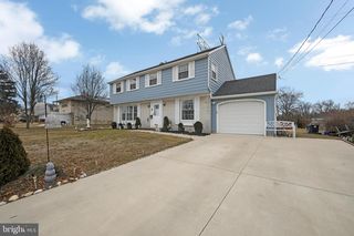 702 Hilltop Rd, Cinnaminson, NJ 08077