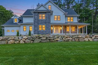 33 Pine St, Dover, MA 02030