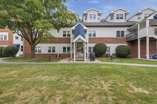 26 School St #204, Hull, MA 02045