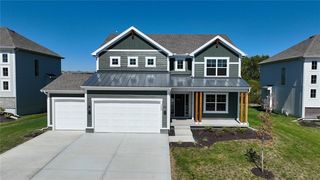 1422 SW Georgetown Dr, Lees Summit, MO 64082