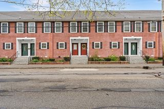 900 Lawrence St #6, Lowell, MA 01852