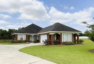 148 Sweetwater Dr, Headland, AL 36345