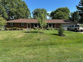 36 Windmere Dr, Troy, OH 45373