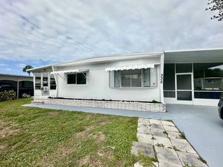 332 9th St, Nokomis, FL 34275