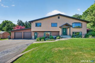 16 Apache Drive, Brookfield, CT 06804