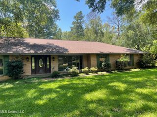305 Linda Dr, Clinton, MS 39056