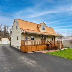 17 E  Franklin St, Newton Falls, OH 44444