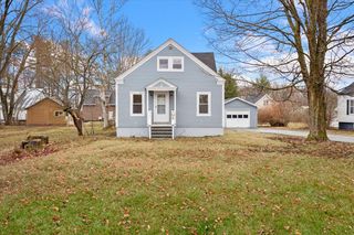 21 Park Avenue, Dixfield, ME 04224