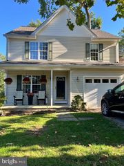3513 Oak Dr, Edgewater, MD 21037