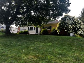 16 E  Maxwell Dr, West Hartford, CT 06107