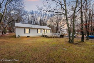 270 McKinley Dr, Effort, PA 18330