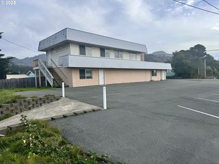 94181 4th St, Gold Beach, OR 97444