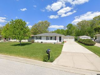 216 Desoto Ave, Waterloo, IA 50701
