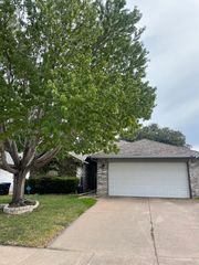 8708 Mystic Trl, Fort Worth, TX 76118