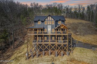 2759 Overholt Trl, Sevierville, TN 37862
