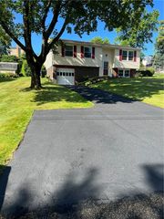 111 W  Crestridge Dr, Coraopolis, PA 15108