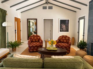 686 S  Camino Real, Palm Springs, CA 92264