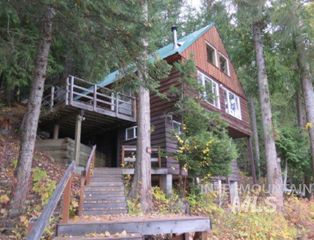 18 N  Two Creeks Rd, Coolin, ID 83821