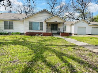 203 N  Avenue H, Clifton, TX 76634