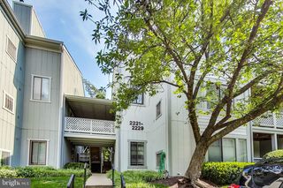 2229 Hunters Run Dr, Reston, VA 20191