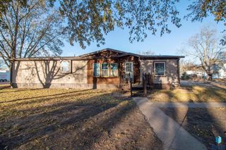 211 S  1st Ave, Montrose, SD 57048