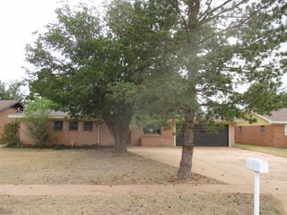 120 Eagle Ave, Levelland, TX 79336