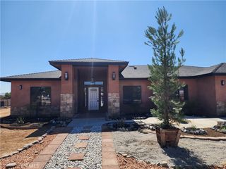 8811 6th Ave, Hesperia, CA 92345