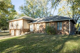 6 SE 140th Rd, Warrensburg, MO 64093