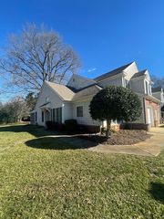 8743 Fox Chase Ln, Charlotte, NC 28269