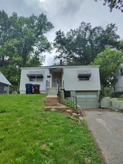 515 Coppinger Dr, Saint Louis, MO 63135