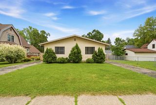 408 E  Pine St, New London, WI 54961