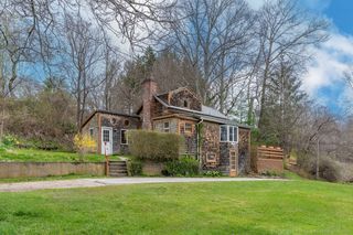 27 Orchard Street, Lakeville, CT 06039