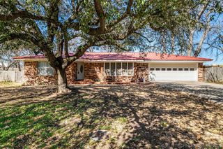 109 Parkway Plz, Madill, OK 73446