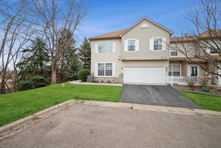 2017 Baneberry Way E, Chanhassen, MN 55317