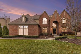 23651 Broadmoor Park Ln, Novi, MI 48374