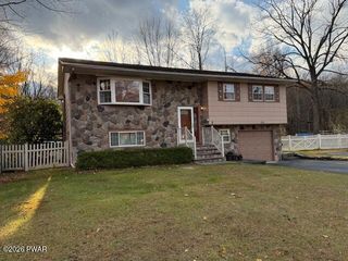 910 2nd St, Matamoras, PA 18336