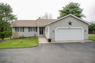 7831 N  40th St, Augusta, MI 49012