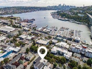 952 N 35th Street #202, Seattle, WA 98103