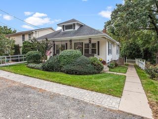 117 Wamsutta Ave, Worcester, MA 01602