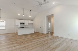 6713 Lake Overlook Dr, Fort Worth, TX 76135